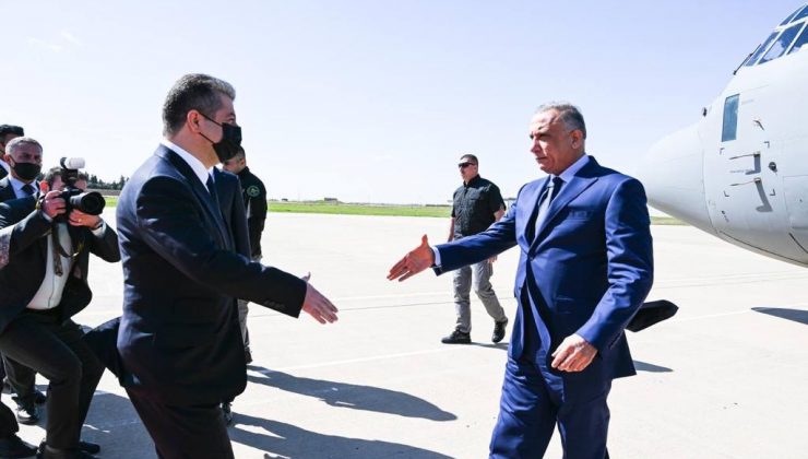 کازمی گەیشتە فڕۆکەخانەی نێودەوڵەتی هەولێر و لەلایەن بارزانییەوە پێشوازیلێکرا