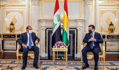 سەرۆکی حکومەتی هەرێم پێشوازی لە وەزیری گواستنەوەی عێراق دەکات