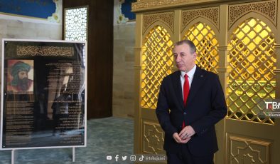 ئایدن مەعروف سەردانی مەزارگەی سوڵتان موزەفەرەددین دەکات