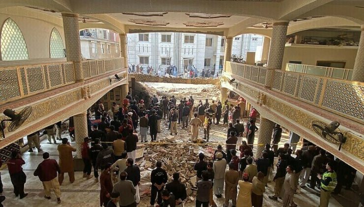 پاکستان.. لەمیانی تەقینەوەیەکدا لە مزگەوتێک سەدان کەس بوونە قوربانی