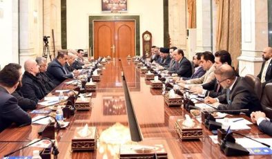 هاوپەیمانیی ئیداره‌ی دەوڵەت قەیرانی دابەزینی بەهای دینار و بودجە تاوتوێ دەکات