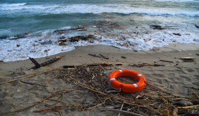 سێ بەلەمی کۆچبەران لە زەریای ئەتڵسیدا ونبوون؛ 300 کۆچبەر بێسەروشوێنن
