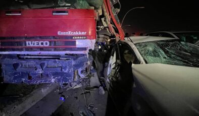 هەولێر؛ شۆفێرەک بە میكسه‌ر خۆی به‌ 13 ئۆتۆمبێل ده‌كێشێت