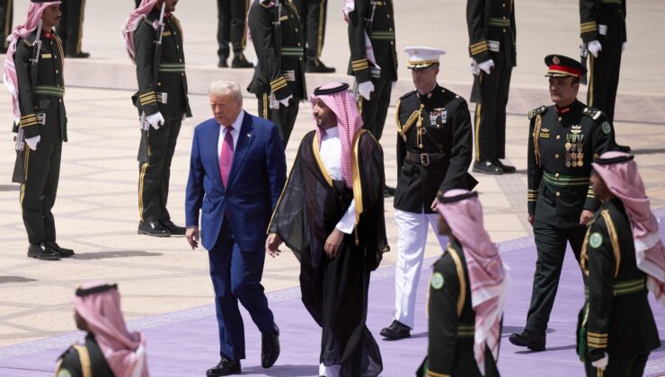 دۆناڵد ترەمپ و محەمەد بن سەلمان ڕێککەوتنێکی ستراتیژیان واژۆ کرد