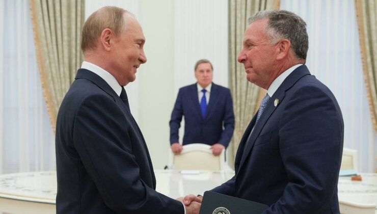 پووتین لە مۆسکۆ لەگەڵ نوێنەری ترەمپ ئوشاکۆڤ کۆبووەوە