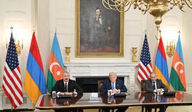 ئازەربایجان و ئەرمینیا بەیاننامەیەکی هاوبەشیان بۆ ئاشتی واژۆ کرد