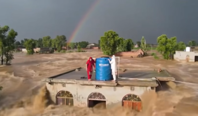 بەهۆی لافاوەوە لە پاكستان ٨٠٠ كەس گیانی لەدەستدا