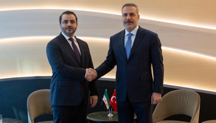 وەزیرانی دەرەوەی تورکیا و سووریا لە پاریس کۆبوونەوە