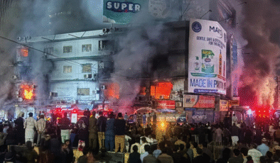 بەهۆی ئاگرکەوتنەوە لە مۆڵێکی پاکستان ٥٠ کەس گیانیان لەدەستداوە