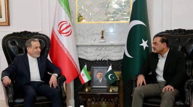 وەزیری دەرەوەی ئێران لە پاکستان لەگەڵ عاسم مونیر کۆبووەوە