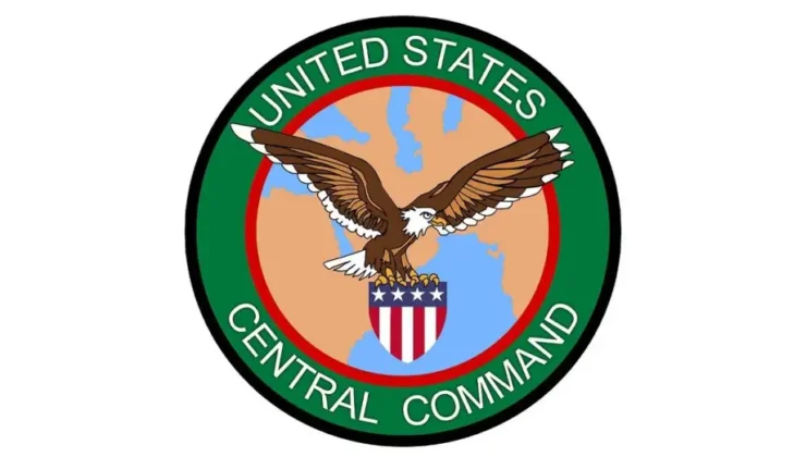 هێزەکانی مارینز ڕێگری لە کەشتییەکی بازرگانی دەکەن لە دەریای عەرەب